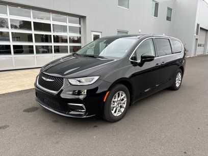 Used 2024 Chrysler Pacifica Touring-L