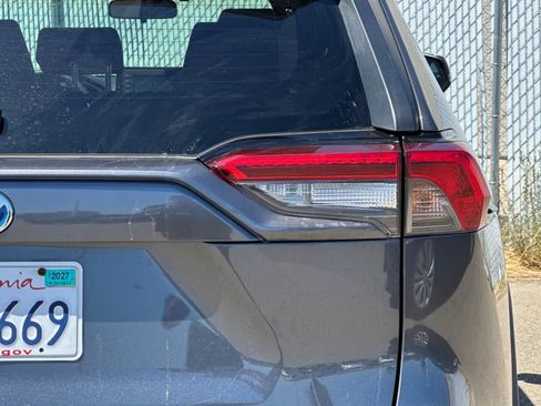 Used 2020 Toyota RAV4 LE AWD/4WD image 20