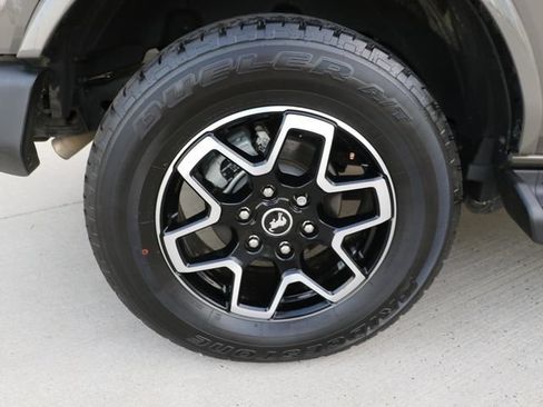 Used 2025 Ford Bronco Outer Banks AWD/4WD image 8