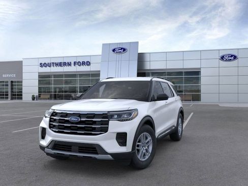 New 2025 Ford Explorer Active image 2