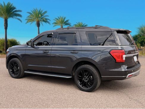 Used 2022 Ford Expedition XLT AWD/4WD image 3