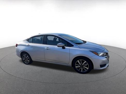 Used 2025 Nissan Versa SV image 2