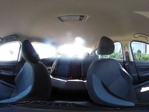Used 2025 Nissan Versa SV FWD image 40