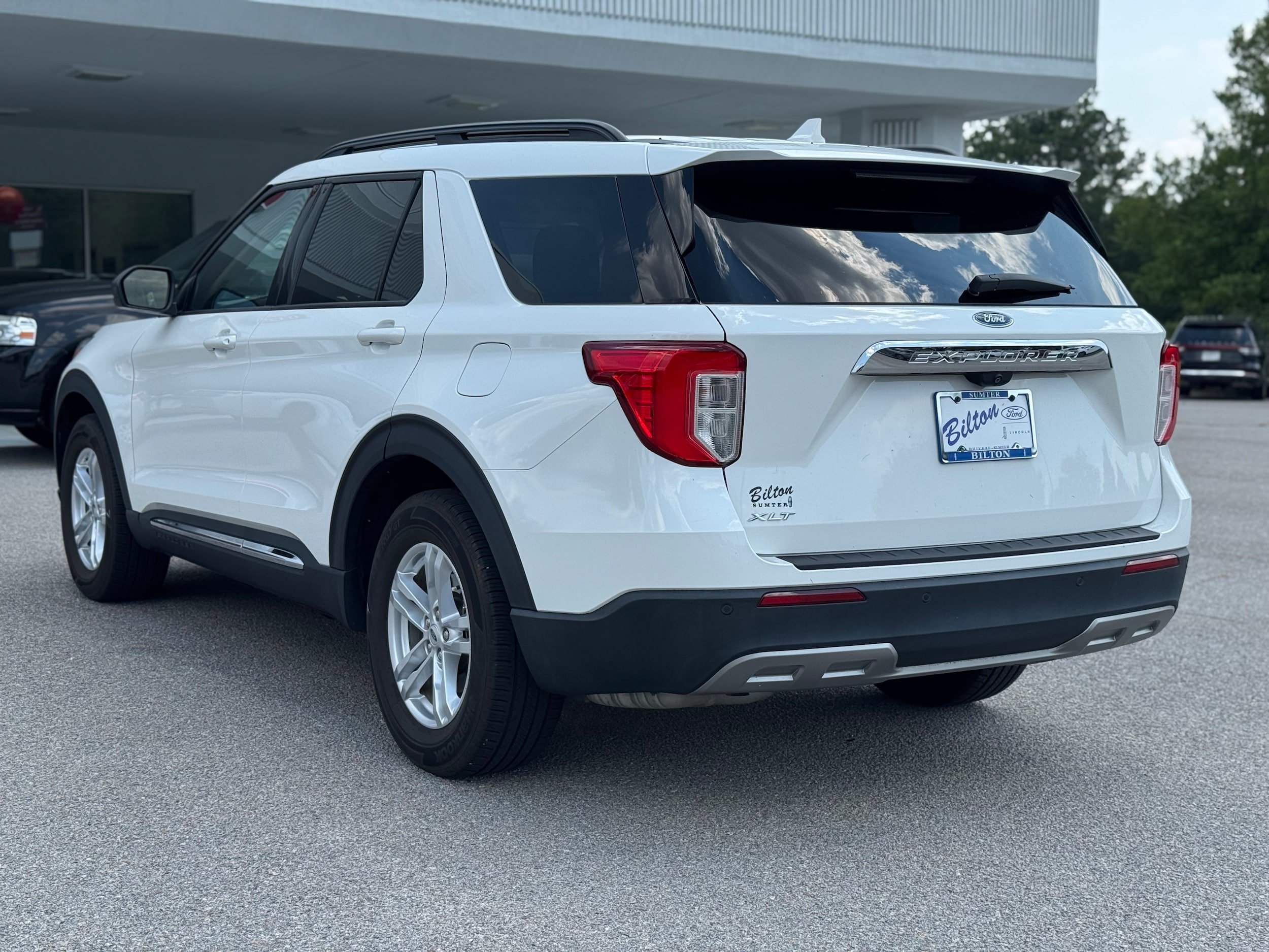 Used 2023 Ford Explorer XLT w/ Equipment Group 202A RWD image 6