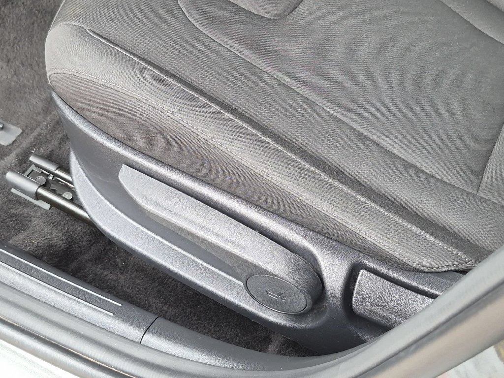 Used 2025 Hyundai Elantra SEL FWD image 14