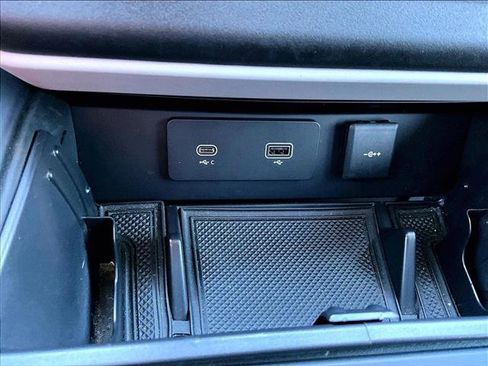 Used 2023 Land Rover Defender 130 First Edition image 26