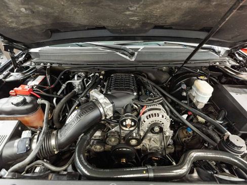 Used 2012 Chevrolet Suburban LTZ image 15