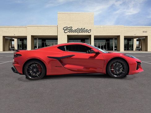 Used 2025 Chevrolet Corvette Z06 RWD image 4