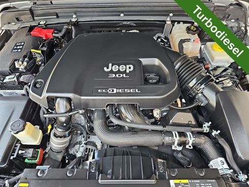 Used 2020 Jeep Wrangler Unlimited Sahara AWD/4WD image 13