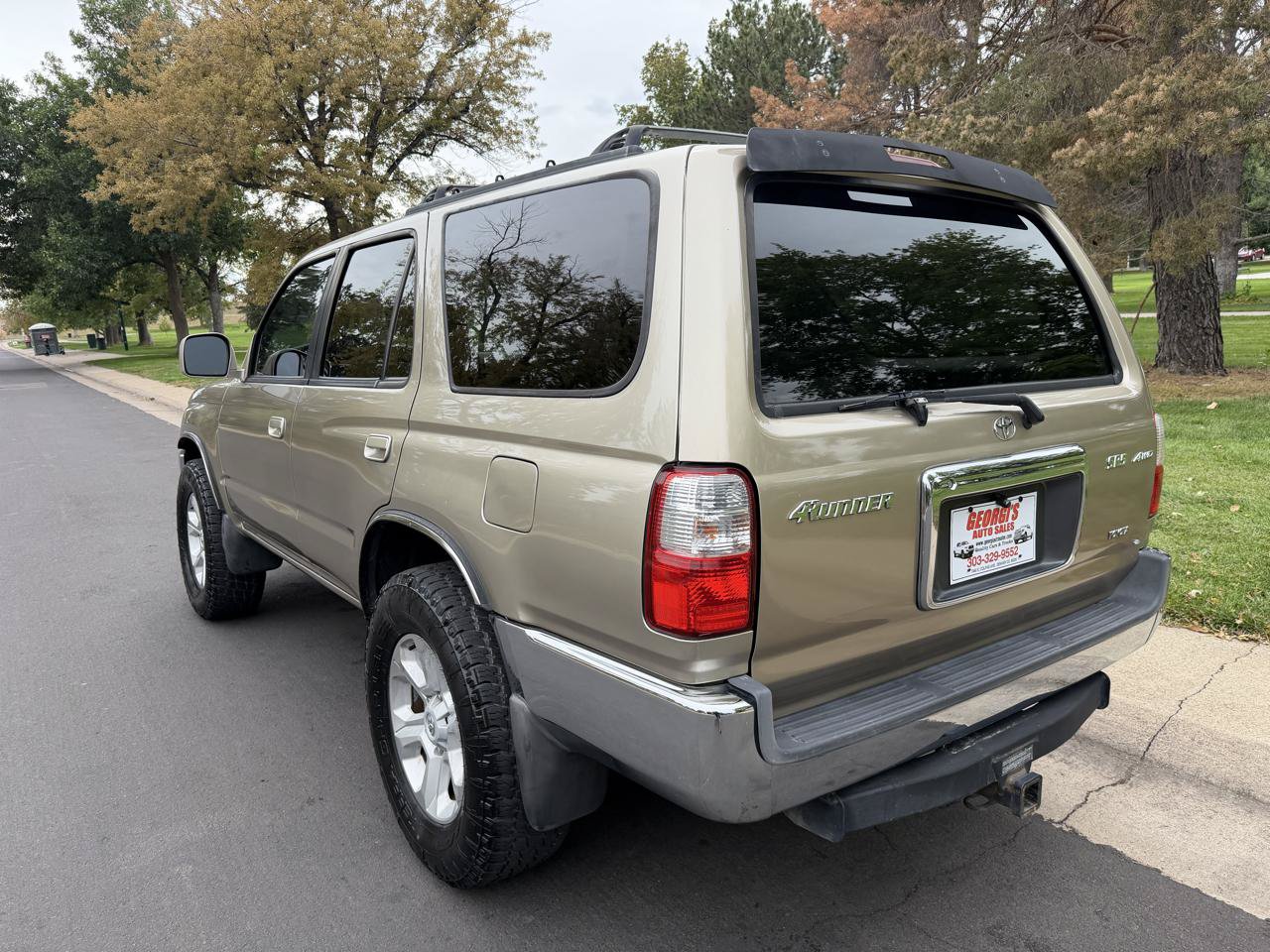 Used 2001 Toyota 4Runner SR5 AWD/4WD image 3