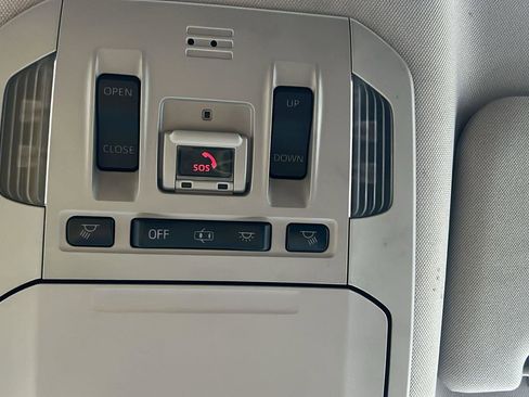 Used 2020 Toyota Highlander Limited image 33