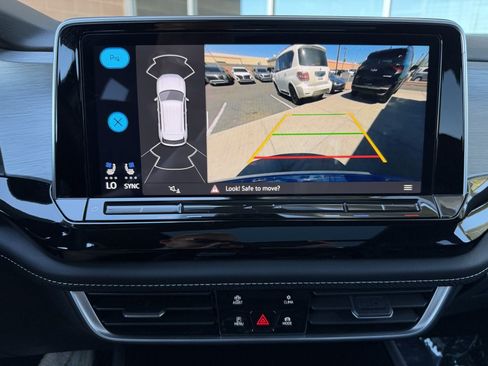 Used 2024 Volkswagen Atlas Cross Sport SE w/ Panoramic Sunroof Package FWD image 19