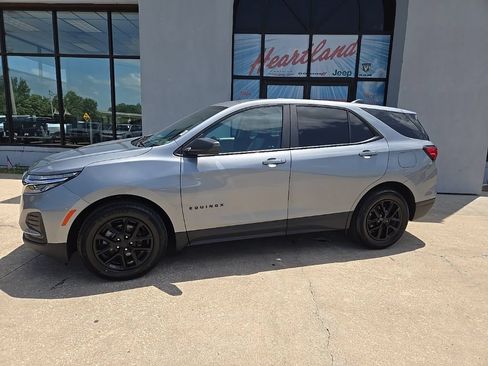 Used 2023 Chevrolet Equinox LS w/ LS Convenience Package FWD image 5