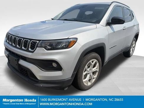 Used 2024 Jeep Compass Latitude AWD/4WD image 3
