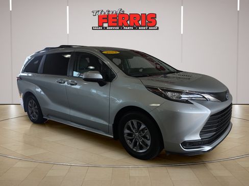 Used 2023 Toyota Sienna LE AWD/4WD image 7