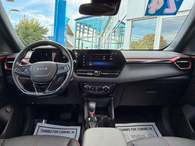 Used 2024 Chevrolet TrailBlazer RS w/ Convenience Package AWD/4WD image 3