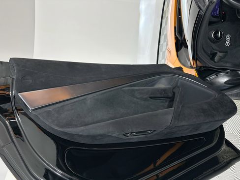 Used 2020 McLaren 720S Spider image 15
