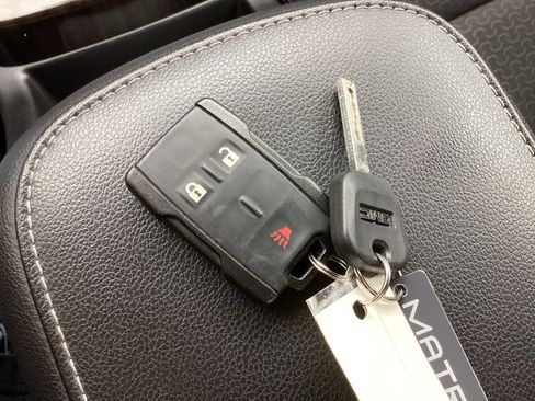 Used 2017 GMC Canyon SLE image 33