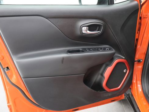 Used 2018 Jeep Renegade Trailhawk AWD/4WD image 36