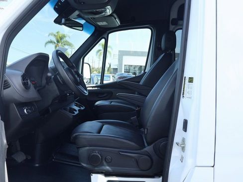 Used 2023 Mercedes-Benz Sprinter 2500 image 10