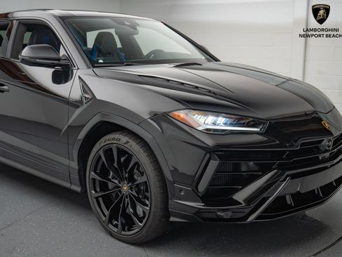 Used 2024 Lamborghini Urus S image 2