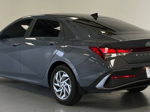 Used 2024 Hyundai Elantra SEL image 3