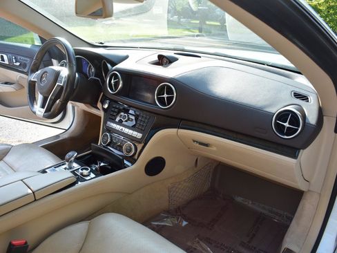 Used 2016 Mercedes-Benz SL 550 image 27