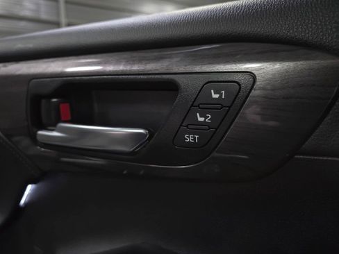 Used 2024 Toyota Highlander Platinum image 34