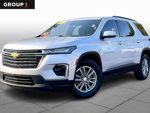 Certified 2022 Chevrolet Traverse LT image 1
