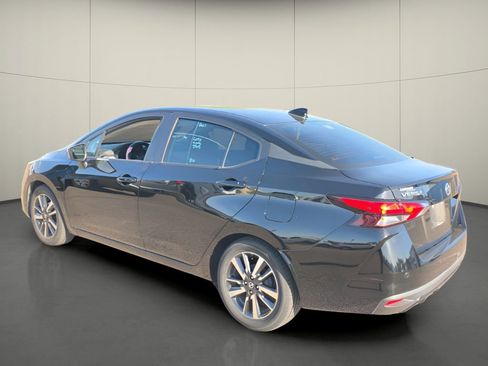 Used 2021 Nissan Versa SV FWD image 6