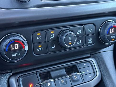 Used 2022 GMC Acadia AT4 w/ Technology Package image 29