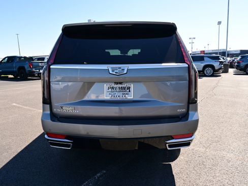 Used 2021 Cadillac Escalade ESV Premium Luxury w/ LPO, Illumination Package image 7