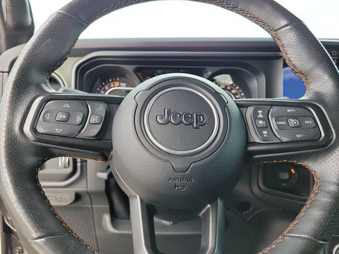 Used 2024 Jeep Gladiator Mojave AWD/4WD image 14