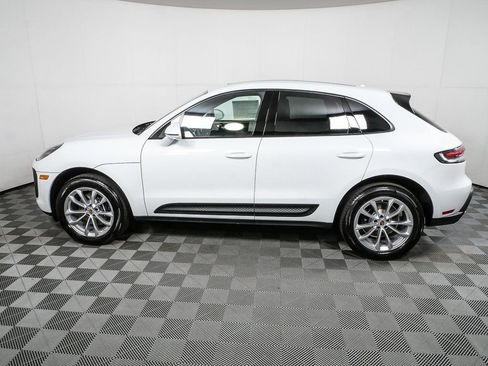 New 2026 Porsche Macan image 2