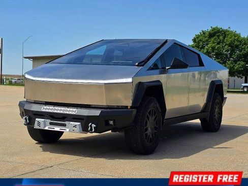 Used 2024 Tesla Cybertruck AWD Crew Cab image 3