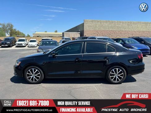 Used 2017 Volkswagen Jetta SE FWD image 2