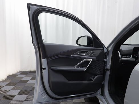 New 2026 BMW X2 xDrive28i w/ Technology Package image 4