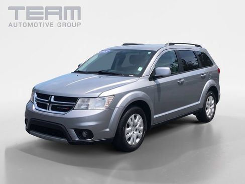 Used 2019 Dodge Journey SE w/ Connectivity Group FWD image 3
