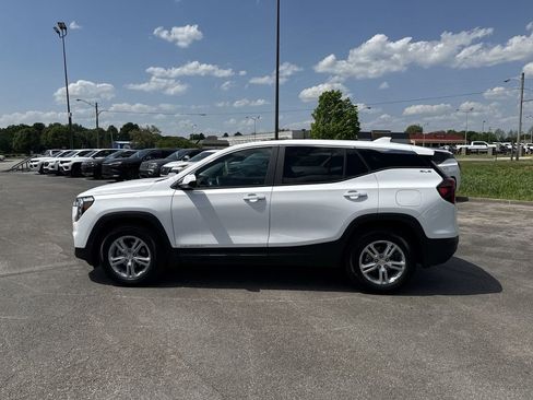 Used 2024 GMC Terrain SLE FWD image 11