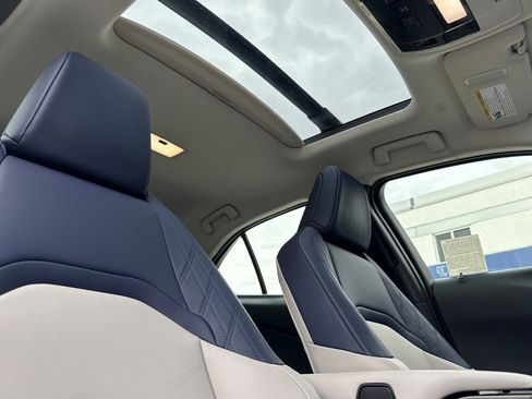 Used 2025 Lexus UX 300h FWD w/ Accessory Package (Z2) image 21