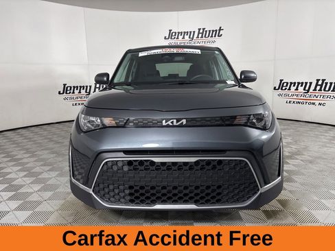 Used 2025 Kia Soul LX w/ LX Technology Package FWD image 3