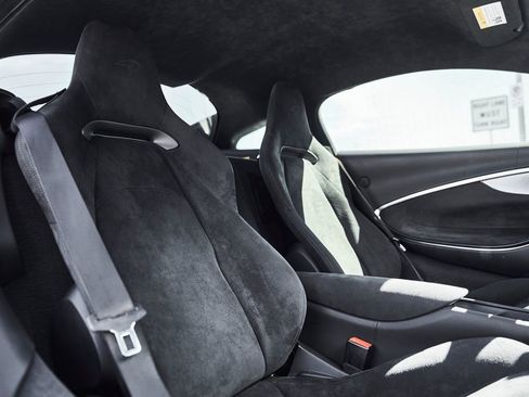 Used 2024 McLaren Artura RWD image 29