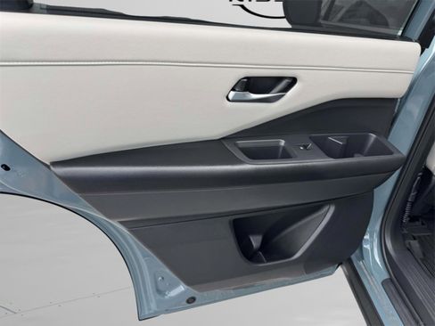 New 2026 Nissan Pathfinder SL image 12