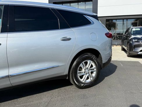 Used 2019 Buick Enclave Essence FWD image 7