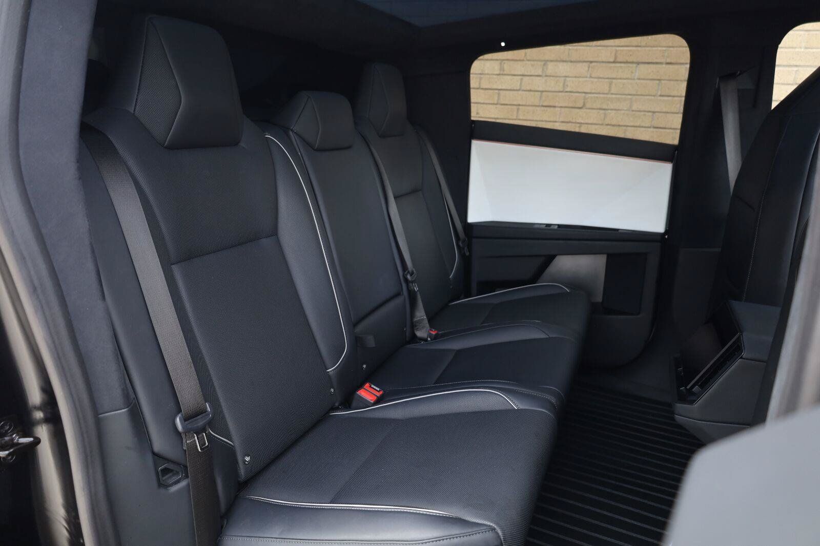 Used 2024 Tesla Cybertruck AWD Crew Cab image 27