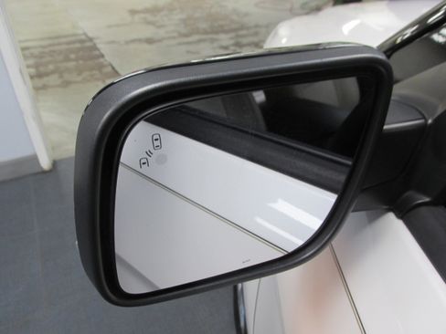 Certified 2018 Ford Explorer XLT w/ Equipment Group 202A image 17