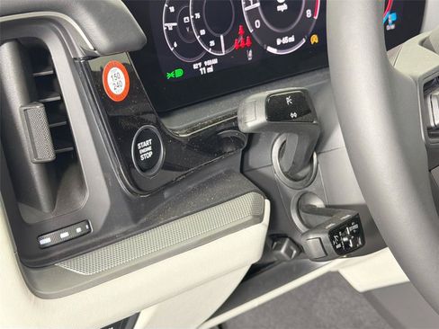 Certified 2026 Porsche Cayenne AWD/4WD image 32