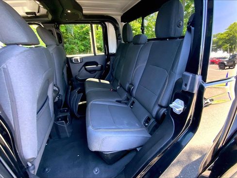 Used 2024 Jeep Gladiator Sport AWD/4WD image 15