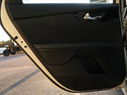 Used 2019 Kia Forte S image 43