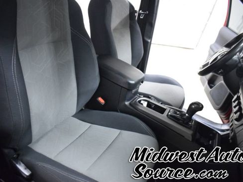 Used 2021 Toyota Tacoma TRD Off-Road w/ Technology Package image 31